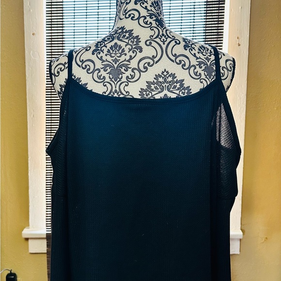 SHEIN womens black off the shoulder top. - Picture 5 of 5